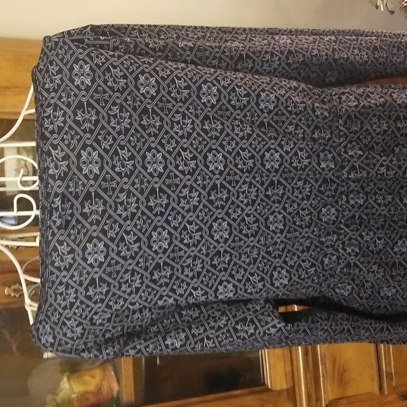 $5 ITEM. Blue and black pullover top NWT. MUST BUNDLE WITH OTHER ITEMS - Picture 7 of 8